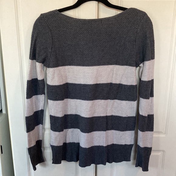 5/20$❤️🔥 GAP💫 Women’s Gray/White Striped Causal Long Sleeve Sweater - Picture 3 of 6